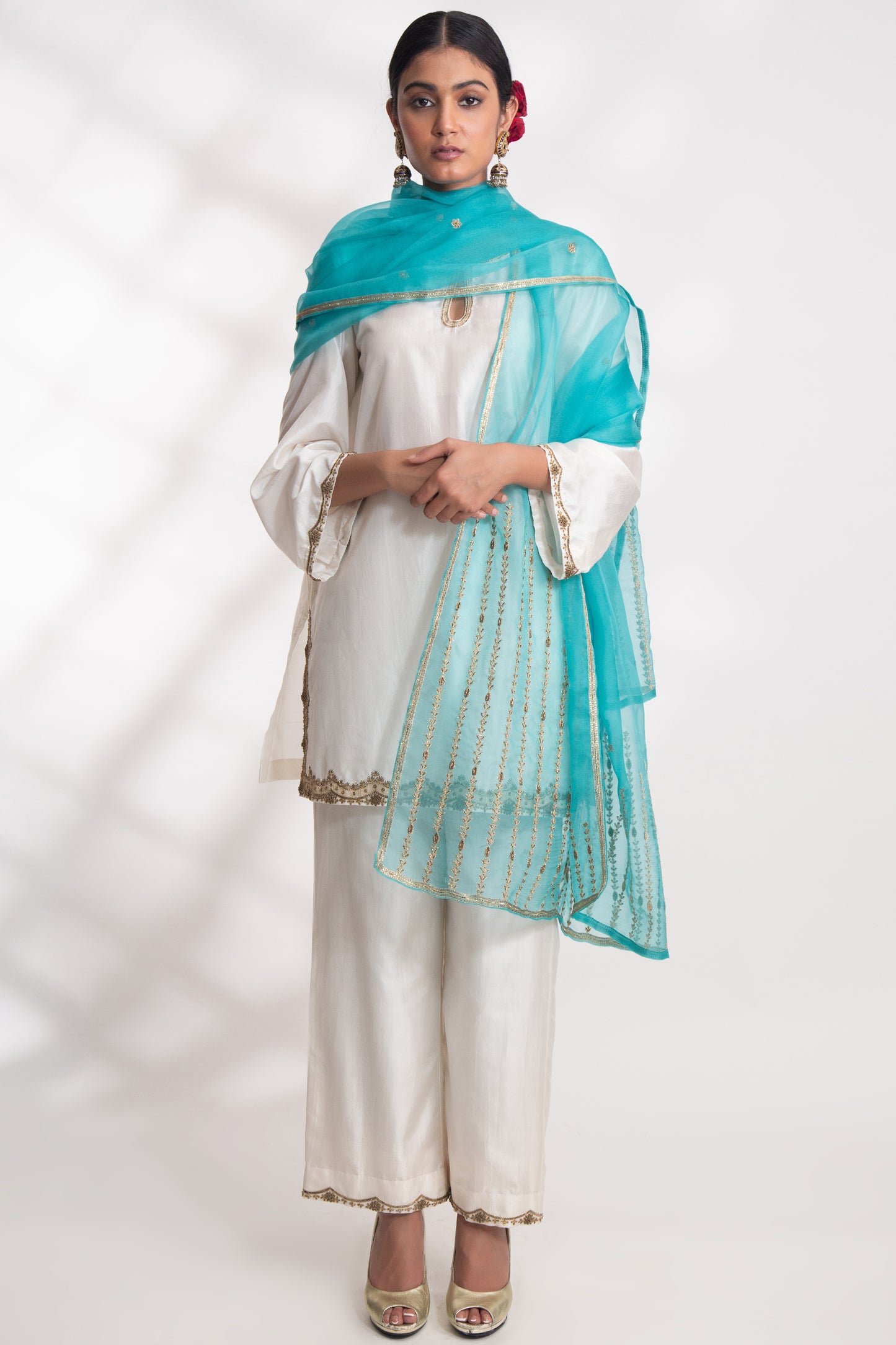 Neeli Dupatta